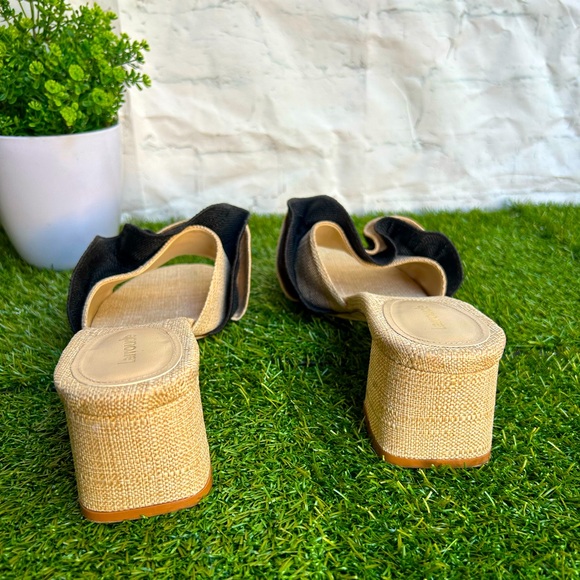 LARROUDÉ
Raffia
Brigitte Ruffle Mule In Beige and Black
$315
Women size 11 - Picture 11 of 17